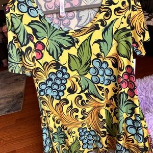 New with tags. Perfect T short sleeve. Size small.